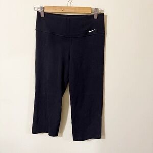 Nike Dri Fit Womens Capri Black Leggings Size Small Athleisure Running Gym